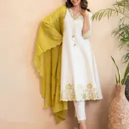 myrie Women Embroidery Straight Kurta Set-picture-23