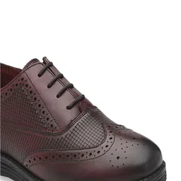 LEGWORK Men Textured Formal Oxfords 2.0 image 4