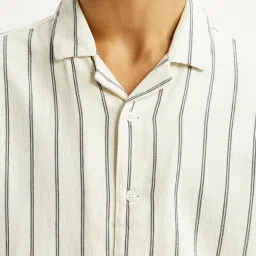 levi's Men's Striped Off White Boxy Fit Camp Shirt image 4