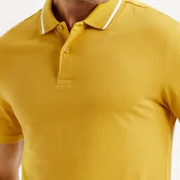 levi's Men's Solid Yellow Polo T-Shirt image 3