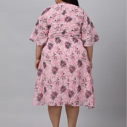sindrellastorie Plus Size V Neck Floral Printed Crepe A-Line Midi Dress image 4