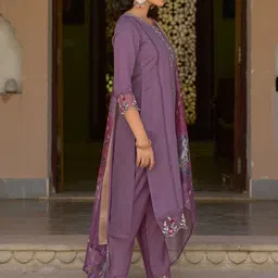 VredeVogel Women Ethnic Motifs Embroidered Regular Kurta with Trousers & With Dupatta image 3