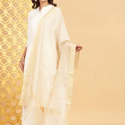 RANGMANCH BY PANTALOONS Striped Tasselled Border Dupatta image 4