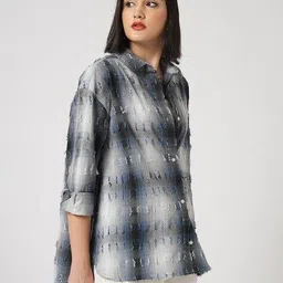 mystere paris Women Oversized Fit Shirt with Cutaway Collar image 2
