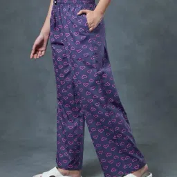 bewakoof Women Heart Print Regular Fit Pyjamas with Elasticated Waist image 2