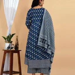 nyrika Women Floral Print Kurta Set image 2