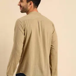 vida loca Men Slim Fit Short Kurta with Curved Hem image 2