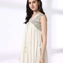 fusion Women Embroidered Relaxed Fit Tunic image 2