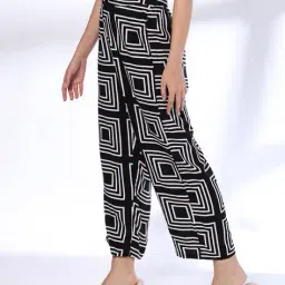 fig Women Geometric Print Straight Fit Flat-Front Trousers image 2