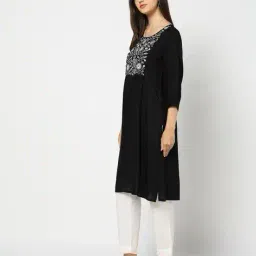 yousta Women Embroidered Straight Kurta with Insert Pocket image 2