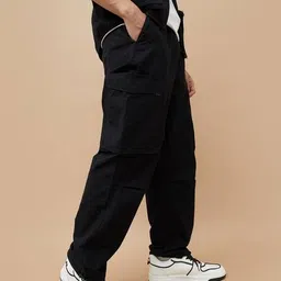 bossini Men Straight Fit Pleated Pants with Insert Pockets image 2