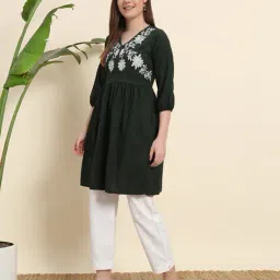 wedani Women Embroidery V Neck Kurti image 2