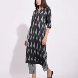 pink fort Women Ikat Print Kurta & Pants Set image 2