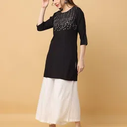 cora Striped Straight Kurta image 2