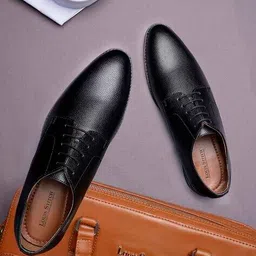 louis stitch Men Plain-Toe Heeled Derbys image 2