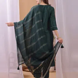 svaraa Women Embroidery Straight Kurta Set image 2