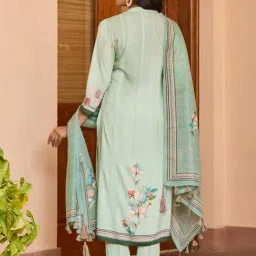 women plus Women Embroidered Straight Kurta Set with Dupatta image 2