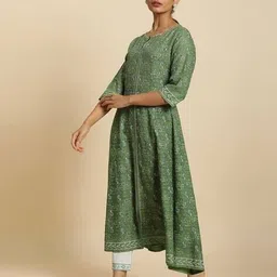 Women Floral Print A-Line Kurta image 2