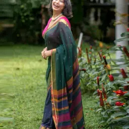 suta Women Printed Saree with Contrast Border image 2