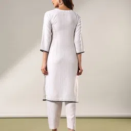 nyrika Women Floral Print Straight Kurta Set image 3