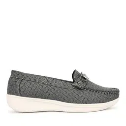 trotus Women Regular Fit Slip-On Casual Shoes image 3