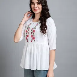 svaraa Women Embroidered Relaxed Fit Top image 3