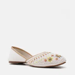 froh feet Women Embroidered Slip-On Juttis image 3