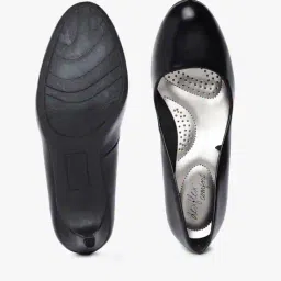 dex flex by payless Glossy Round-Toe Pumps image 3