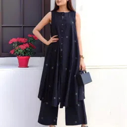 svaraa Women Floral Anarkali Kurta Set image 3