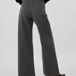 gap Women Lightly Washed High-Rise Wide-Leg Jeans image 3