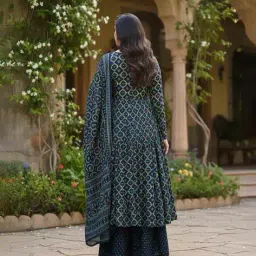 aradhna Women Printed Anarkali Kurta Set image 3