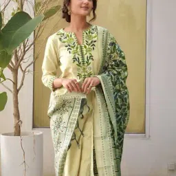 gosriki Women Embroidered Straight Kurta Set image 3