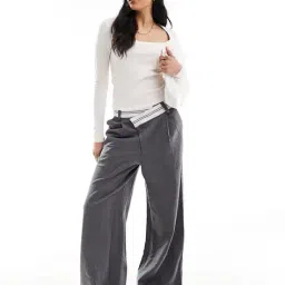 asos design Women Regular Fit Scoop-Neck T-Shirt image 3