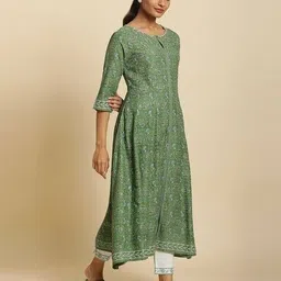 Women Floral Print A-Line Kurta image 3