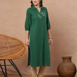 kami kubi Women Embroidered Straight Kurta image 3