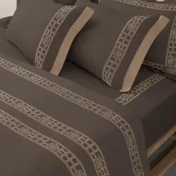 sansaar 200 TC Geometric Print King-Size Bedsheet with Pillow Covers image 3