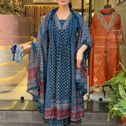 svaraa Women Floral Print A-Line Flared Kurta Set image 3