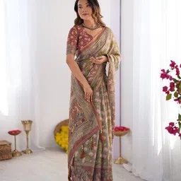 almaari fashion Women Floral Print Saree with Contrast Border image 3