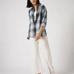 mystere paris Women Oversized Fit Shirt with Cutaway Collar image 4