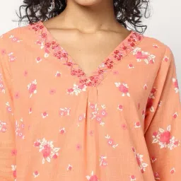 yousta Women Floral Print A-Line Kurta image 4