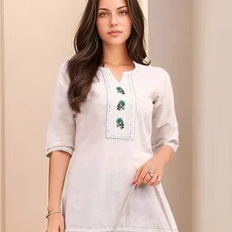 svaraa Women Embellished & Embroidery Straight Kurti image 4