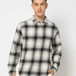 yousta Men Checked Relaxed Fit Shirt with Patch Pocket image 4