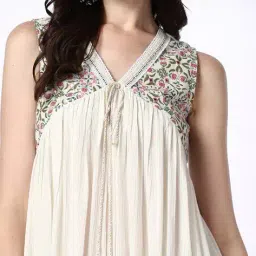 fusion Women Embroidered Relaxed Fit Tunic image 4