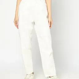 yousta Women High-Rise Mom Fit Jeans image 4