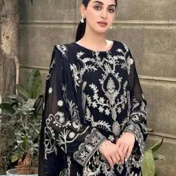 piludi Women Embroidered Straight Kurta with Pants & Dupatta image 4