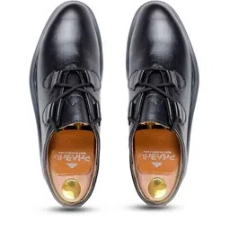 phabhu Men Round-Toe Lace-Up Whole-Cut Shoes image 4