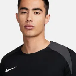 nike Men Strike Regular Fit Soccer Crew-Neck T-Shirt image 4