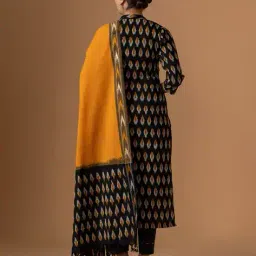 women plus Women Embroidered Straight Kurta Set image 4