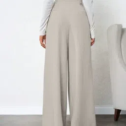 hivora Women Relaxed Fit Single-Pleated Trousers image 4