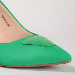 five by inc.5 Slip-On Pointed-Toe Pumps image 4